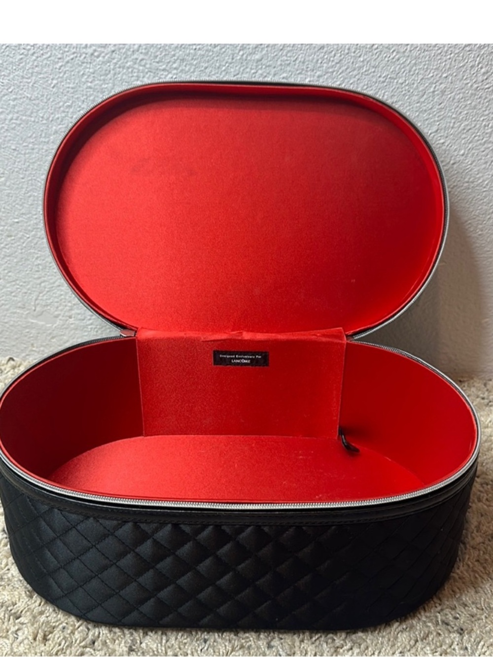 Lancome VTG Quilted Black Cosmetic Train Case with Eiffel Tower Zipper Pulls - Picture 3 of 7